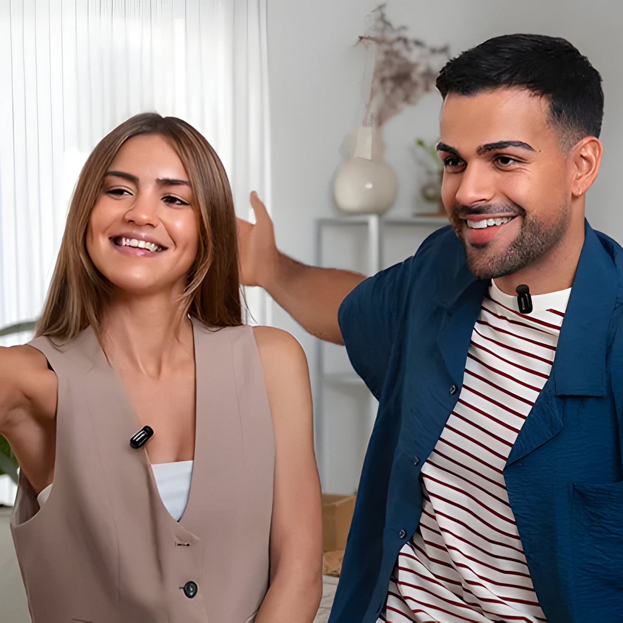 Беспроводная микрофонная система Model: BOYA mini 2-01-Lunar Silver | (USB-C+Lightning) RX + 2 TX + CC